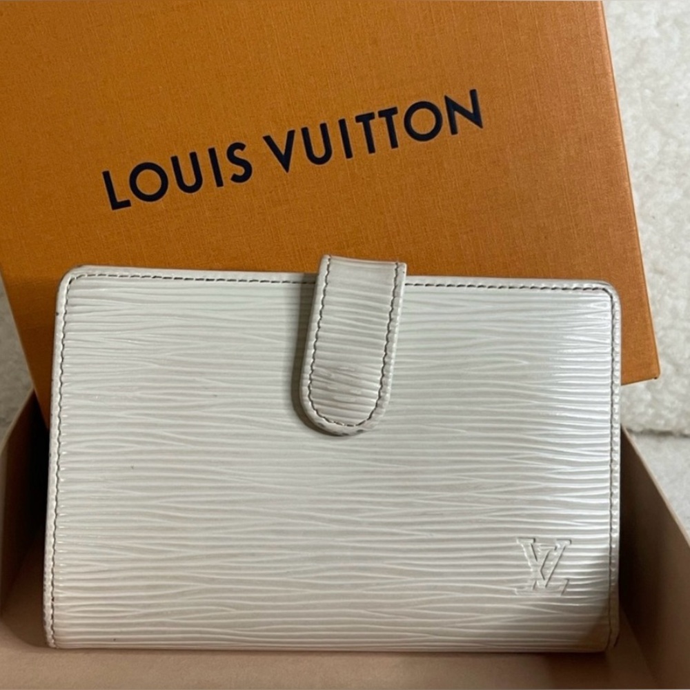 Louis Vuitton kisslock Ivory Textured Wallet - Picture 1 of 6